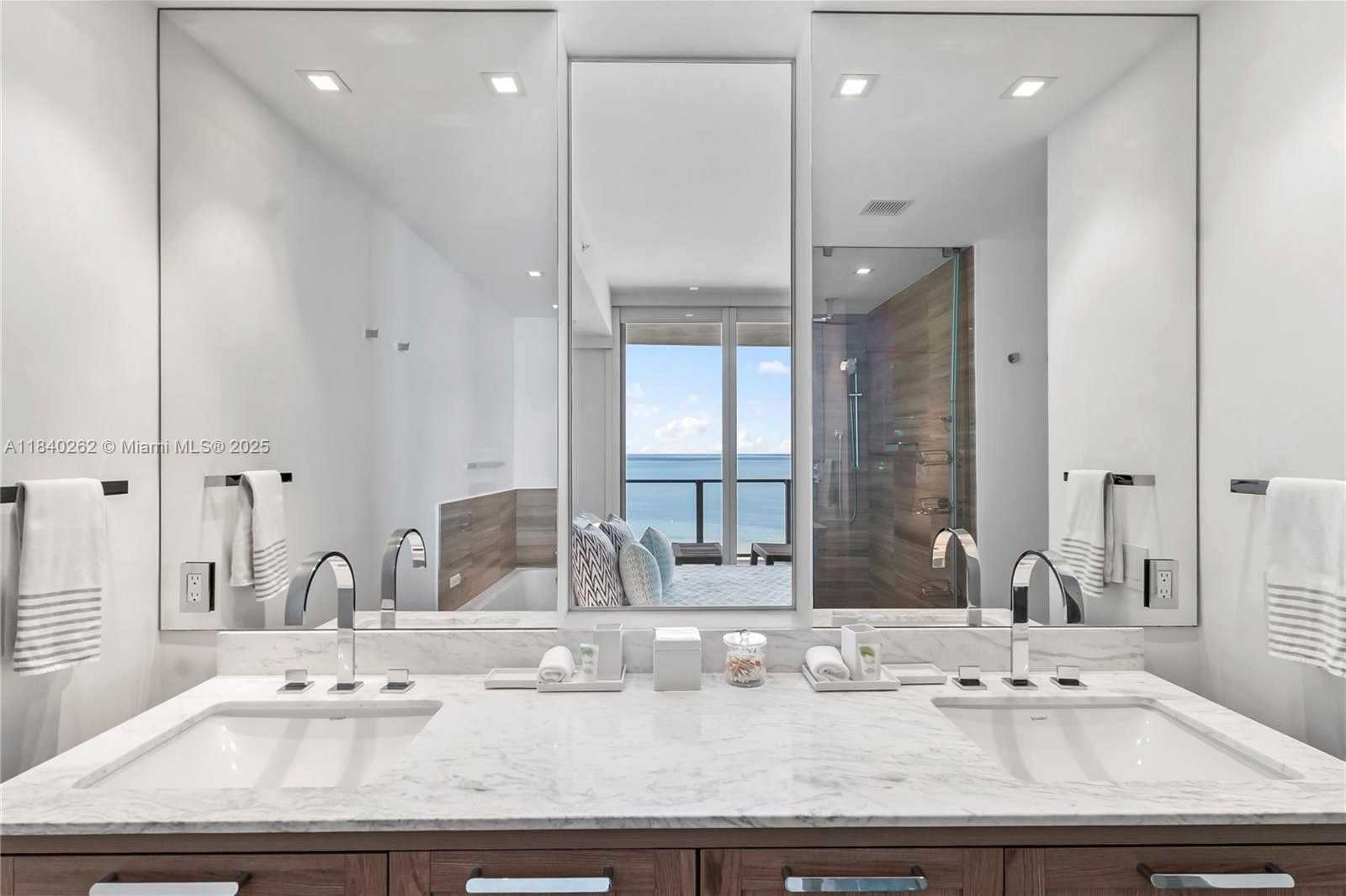 Small Image of 360 OCEAN DR #704S, Key Biscayne Number 25
