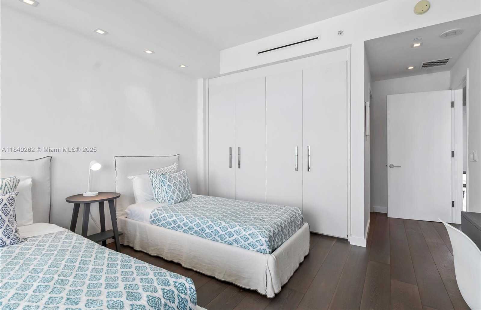 Small Image of 360 OCEAN DR #704S, Key Biscayne Number 34
