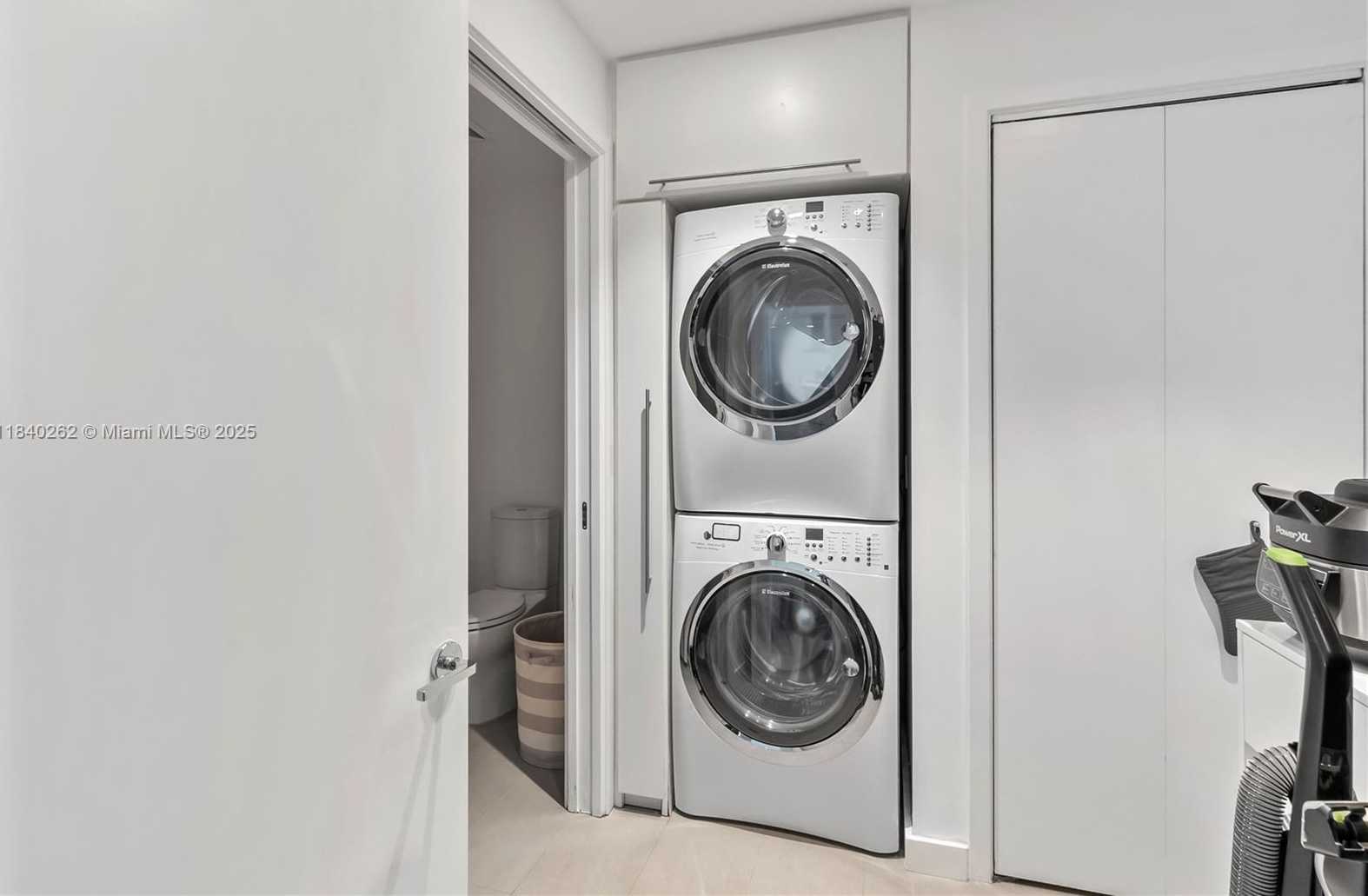 Small Image of 360 OCEAN DR #704S, Key Biscayne Number 39