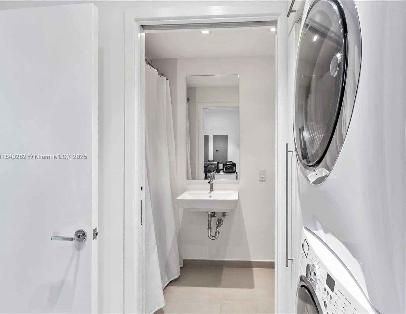 Small Image of 360 OCEAN DR #704S, Key Biscayne Number 40
