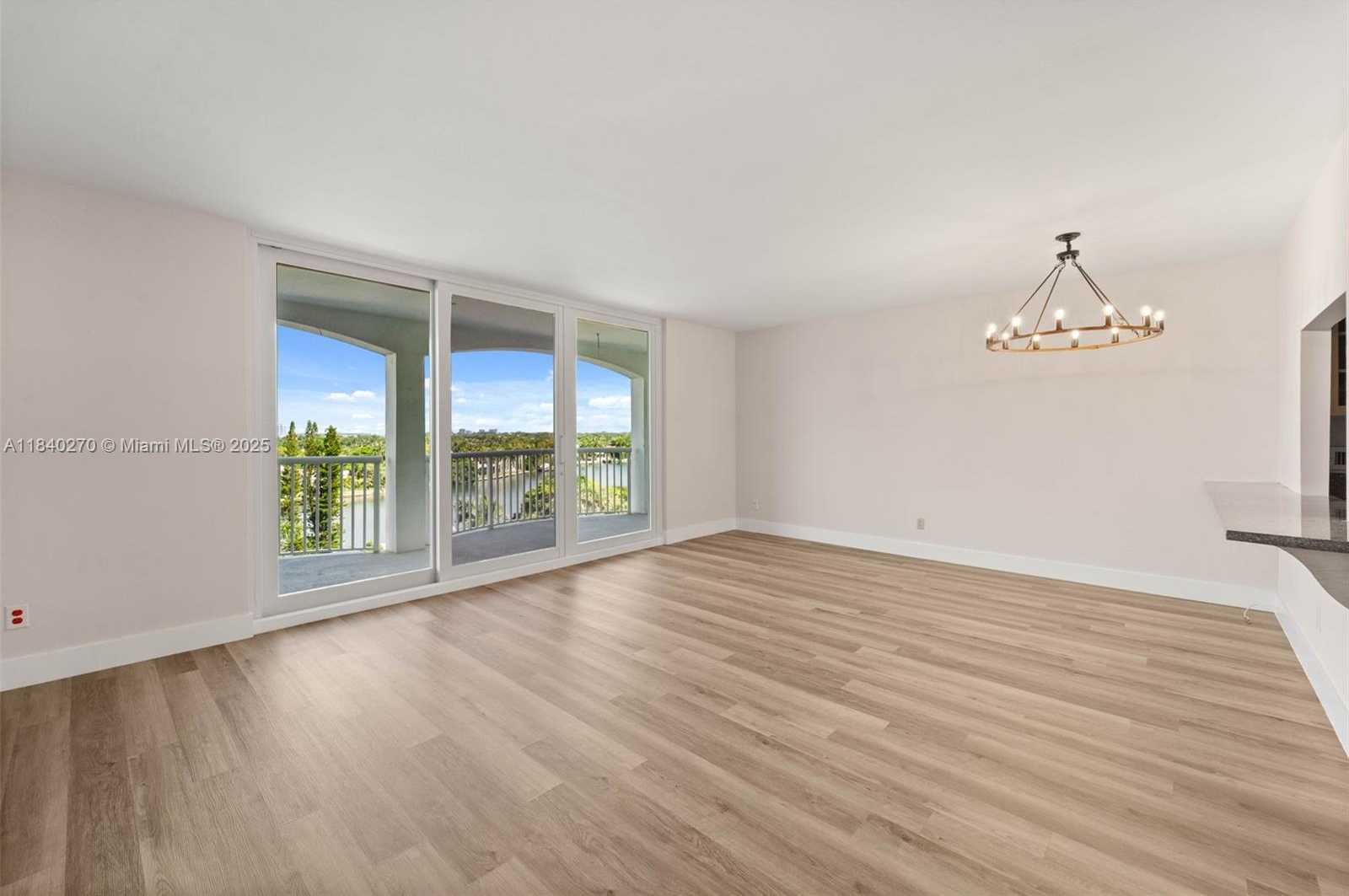 Small Image of 5401 COLLINS AVE #629, Miami Beach Number 3