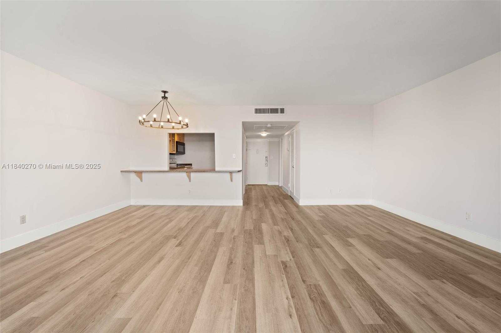 Small Image of 5401 COLLINS AVE #629, Miami Beach Number 4