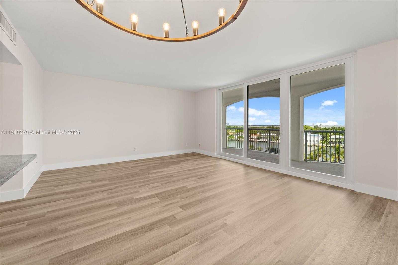 Small Image of 5401 COLLINS AVE #629, Miami Beach Number 5