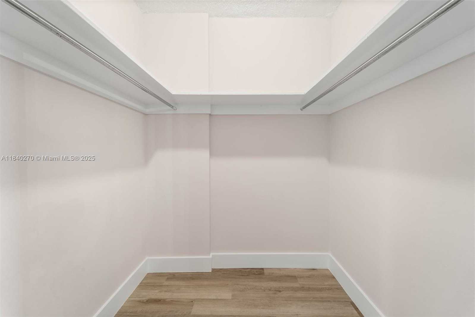 Small Image of 5401 COLLINS AVE #629, Miami Beach Number 7