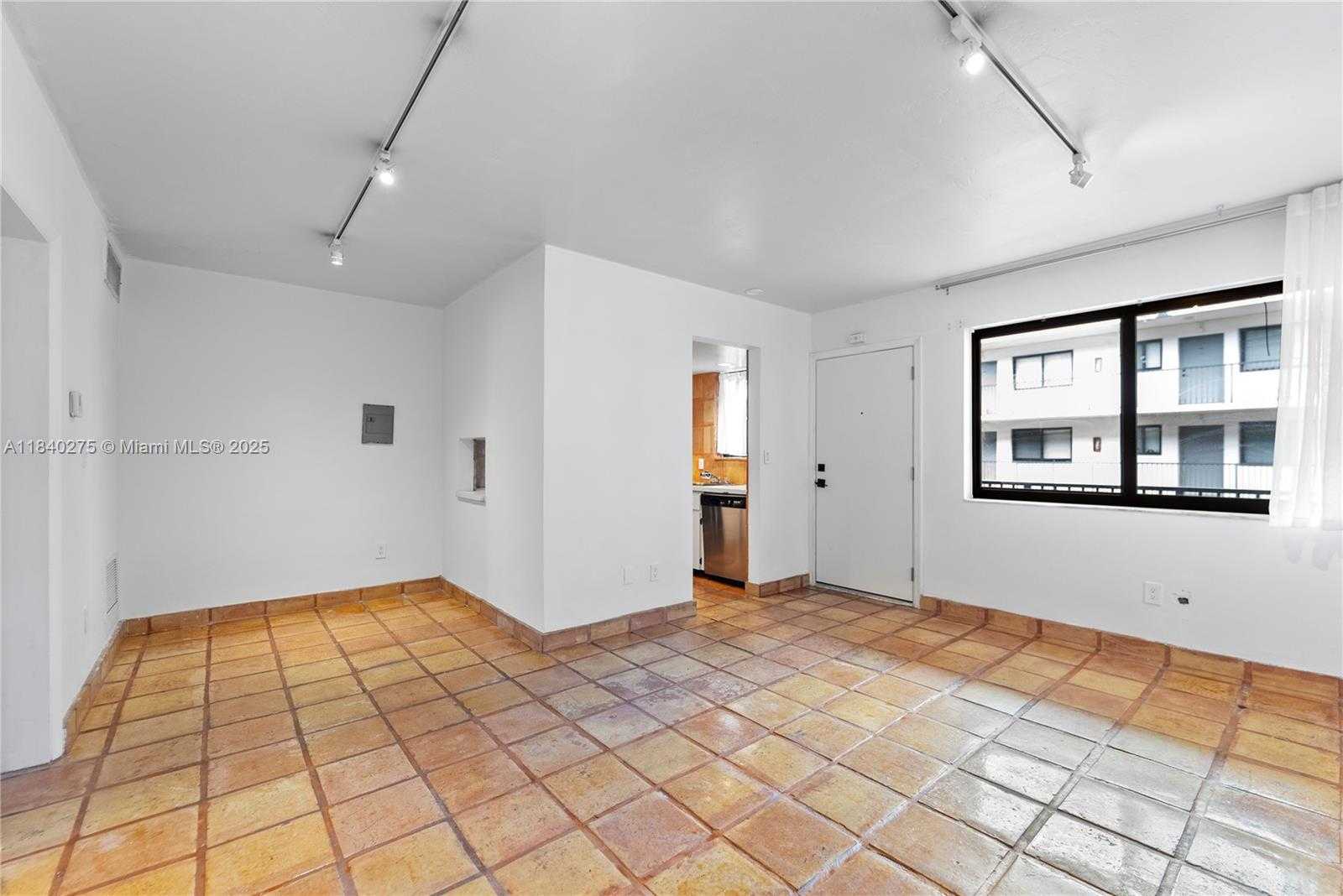 Small Image of 2924 DAY AVE #N211, Miami Number 10