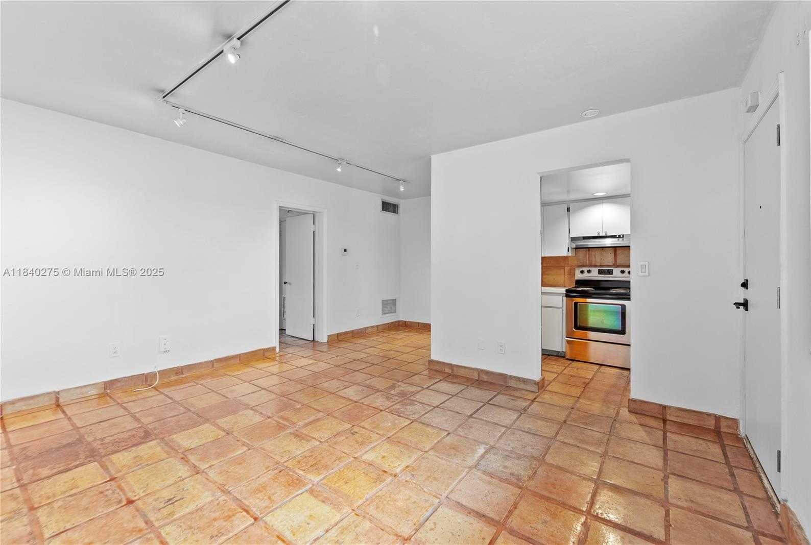 Small Image of 2924 DAY AVE #N211, Miami Number 3