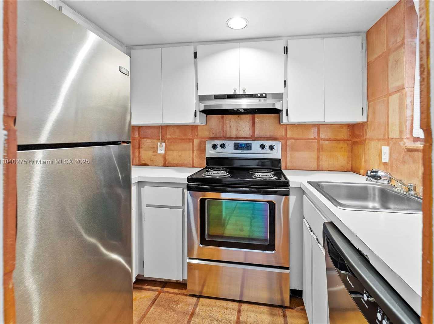 Small Image of 2924 DAY AVE #N211, Miami Number 4