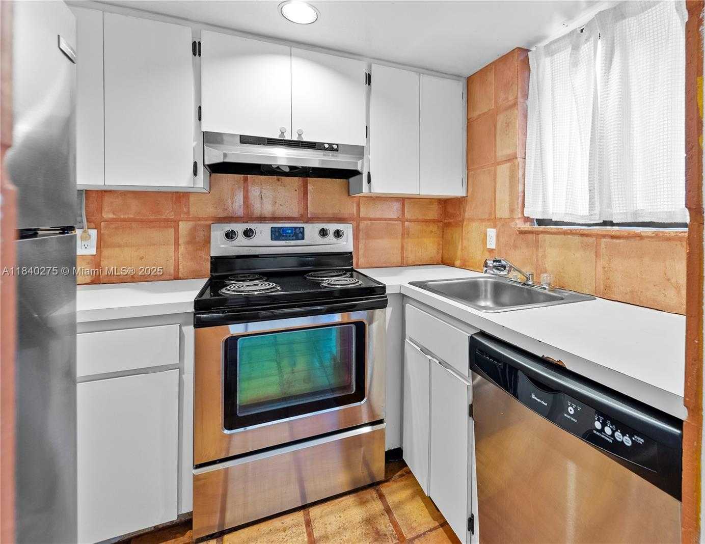 Small Image of 2924 DAY AVE #N211, Miami Number 5