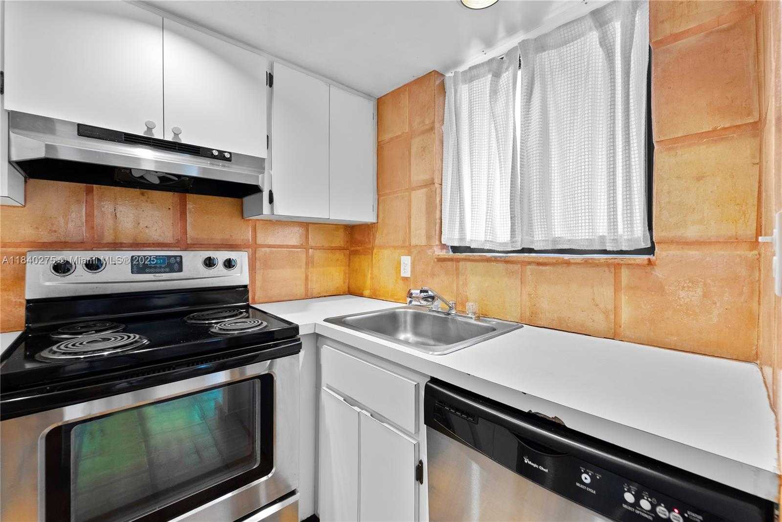 Small Image of 2924 DAY AVE #N211, Miami Number 6