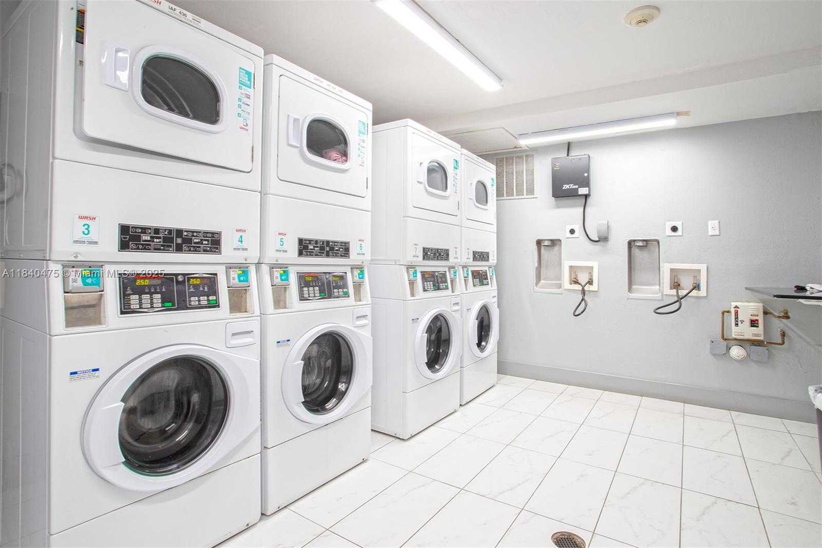 Small Image of 1720 HARRISON ST #10H, Hollywood Number 44