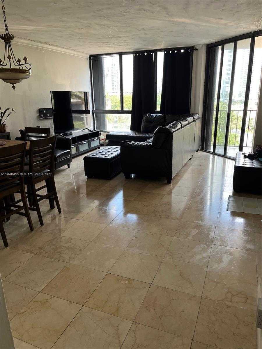 Small Image of 520 BRICKELL KEY DR #A610, Miami Number 3