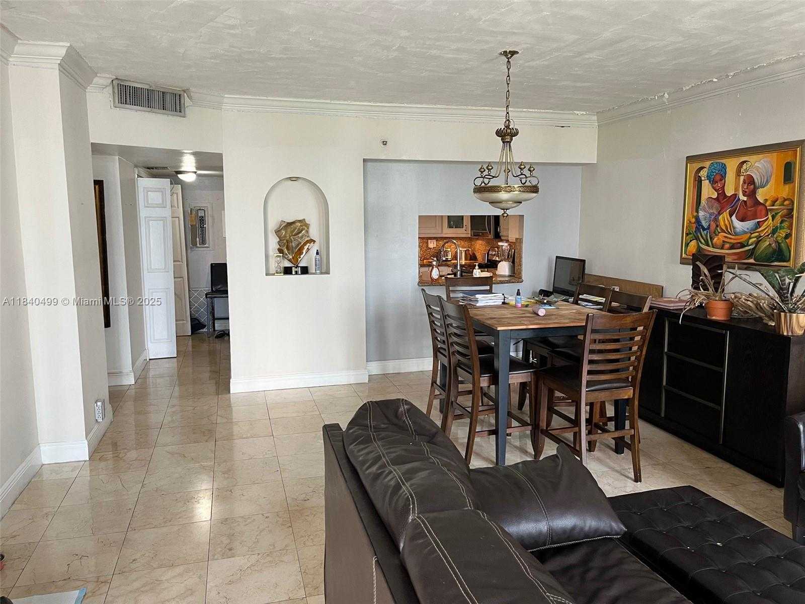 Small Image of 520 BRICKELL KEY DR #A610, Miami Number 4