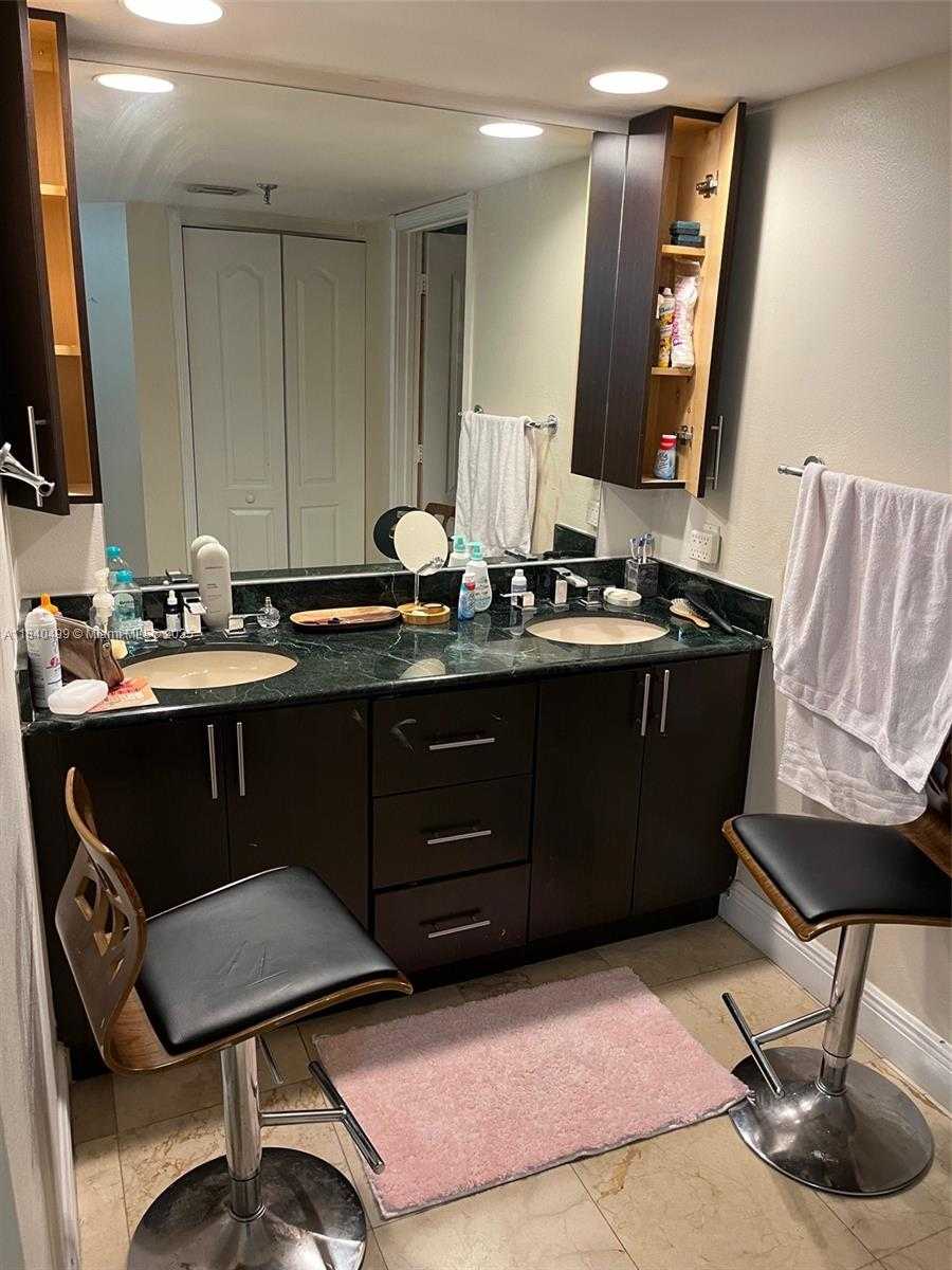 Small Image of 520 BRICKELL KEY DR #A610, Miami Number 6