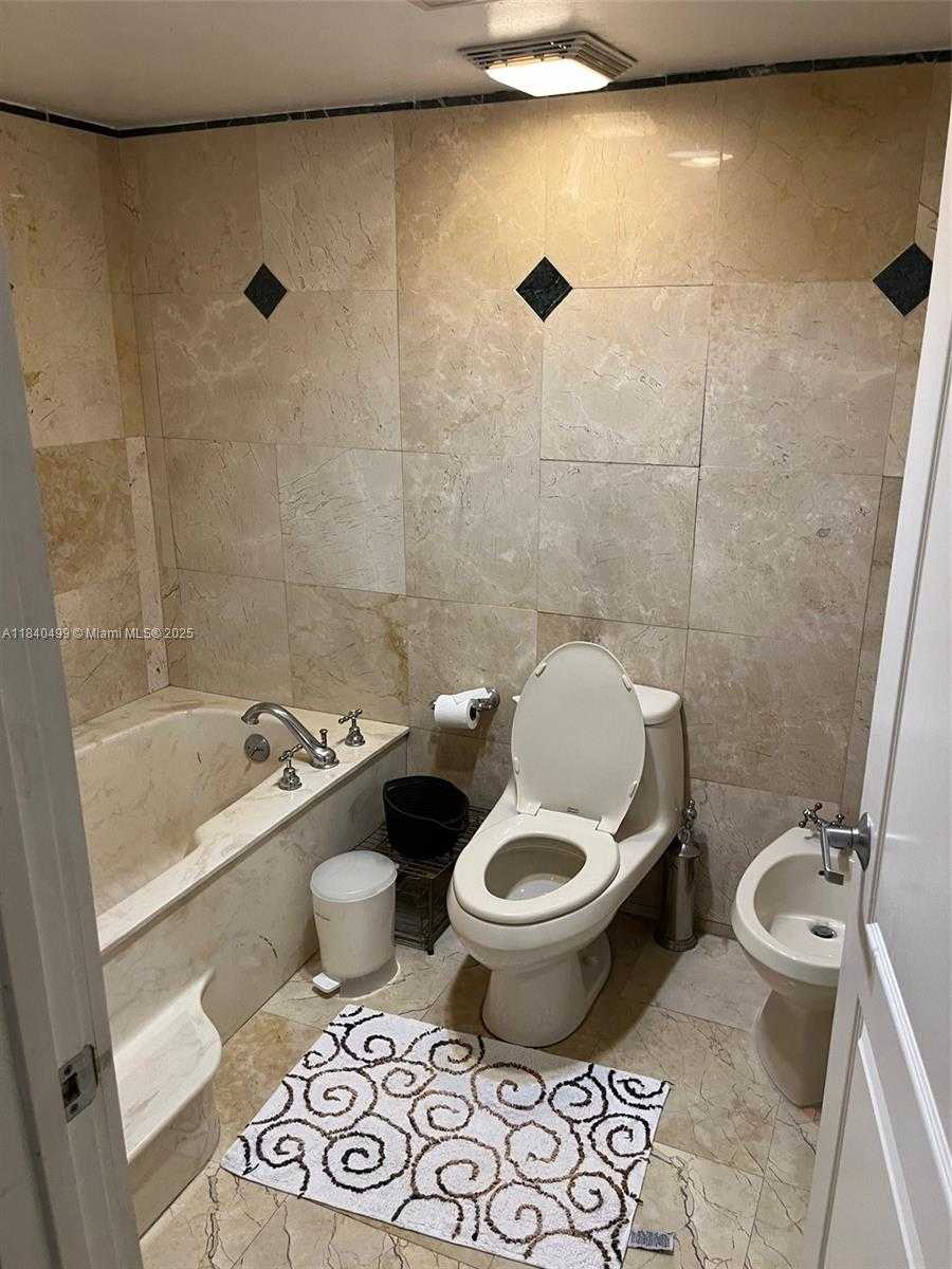 Small Image of 520 BRICKELL KEY DR #A610, Miami Number 7
