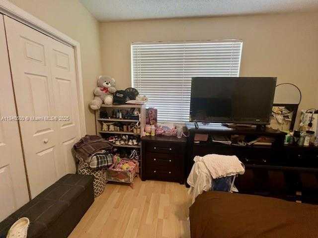 Small Image of 17 SIMONTON CIR #17, Weston Number 13