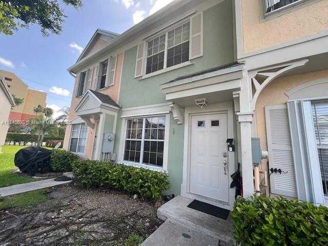 Small Image of 17 SIMONTON CIR #17, Weston Number 19