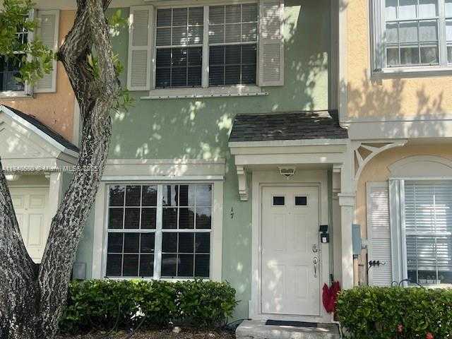 Small Image of 17 SIMONTON CIR #17, Weston Number 2