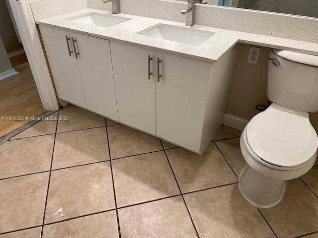 Small Image of 17 SIMONTON CIR #17, Weston Number 23