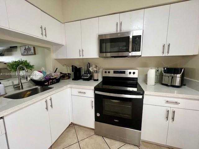 Small Image of 17 SIMONTON CIR #17, Weston Number 4