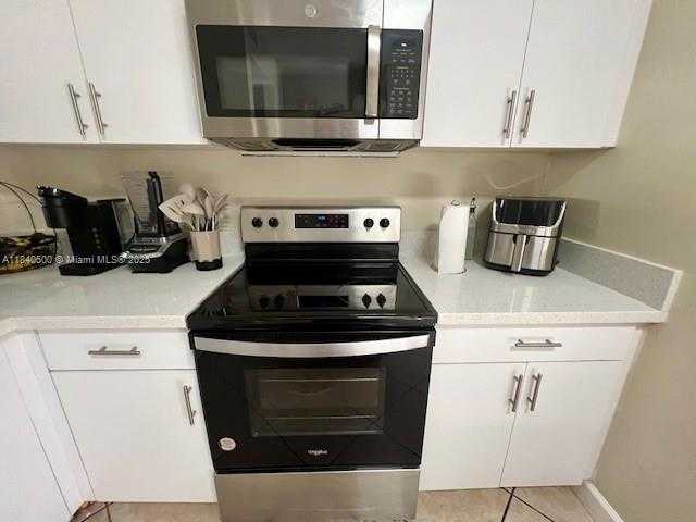 Small Image of 17 SIMONTON CIR #17, Weston Number 5