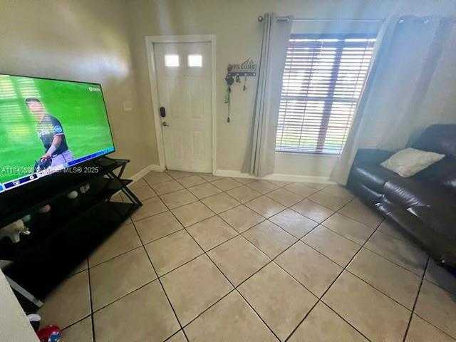 Small Image of 17 SIMONTON CIR #17, Weston Number 9
