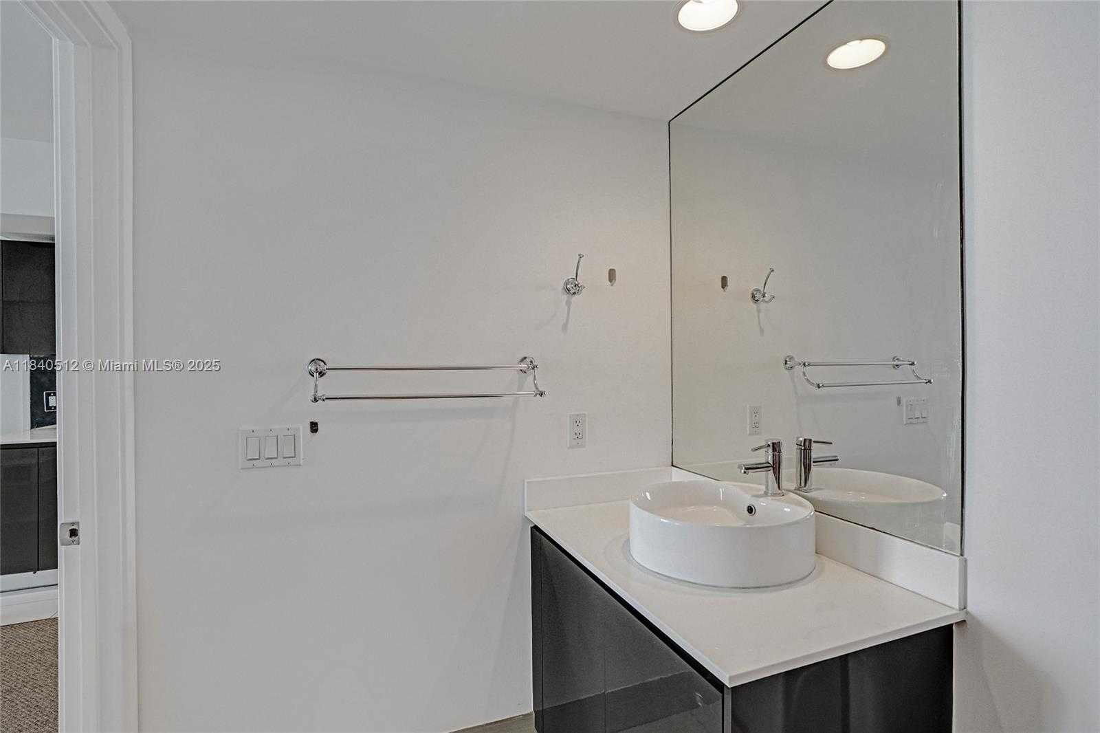 Small Image of 31 SOUTH EAST 6TH ST #805, Miami Number 17