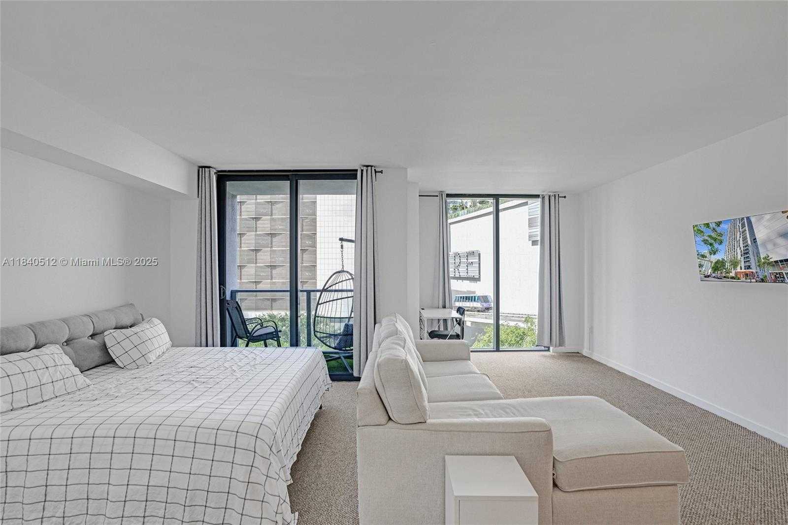 Small Image of 31 SOUTH EAST 6TH ST #805, Miami Number 3