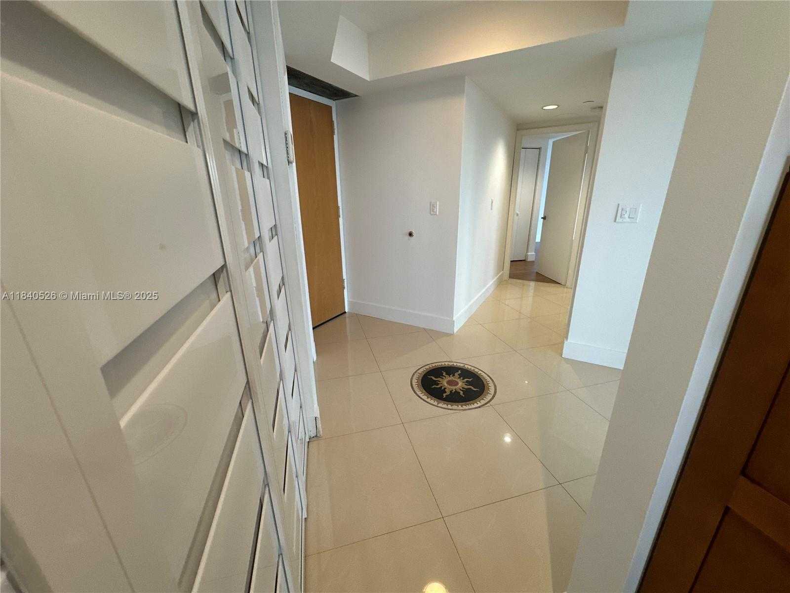 Small Image of 20185 EAST COUNTRY CLUB DR #1105, Aventura Number 2