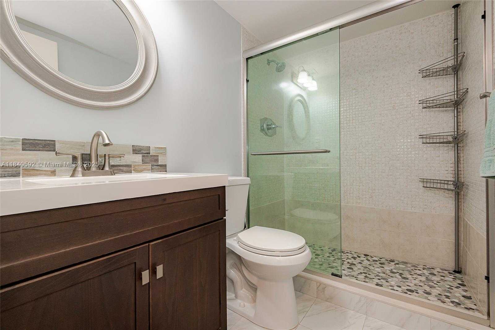 Small Image of 5750 COLLINS AVE #3J, Miami Beach Number 15