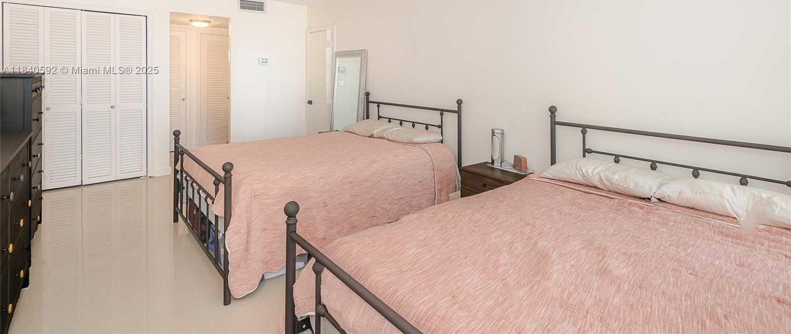 Small Image of 5750 COLLINS AVE #3J, Miami Beach Number 16