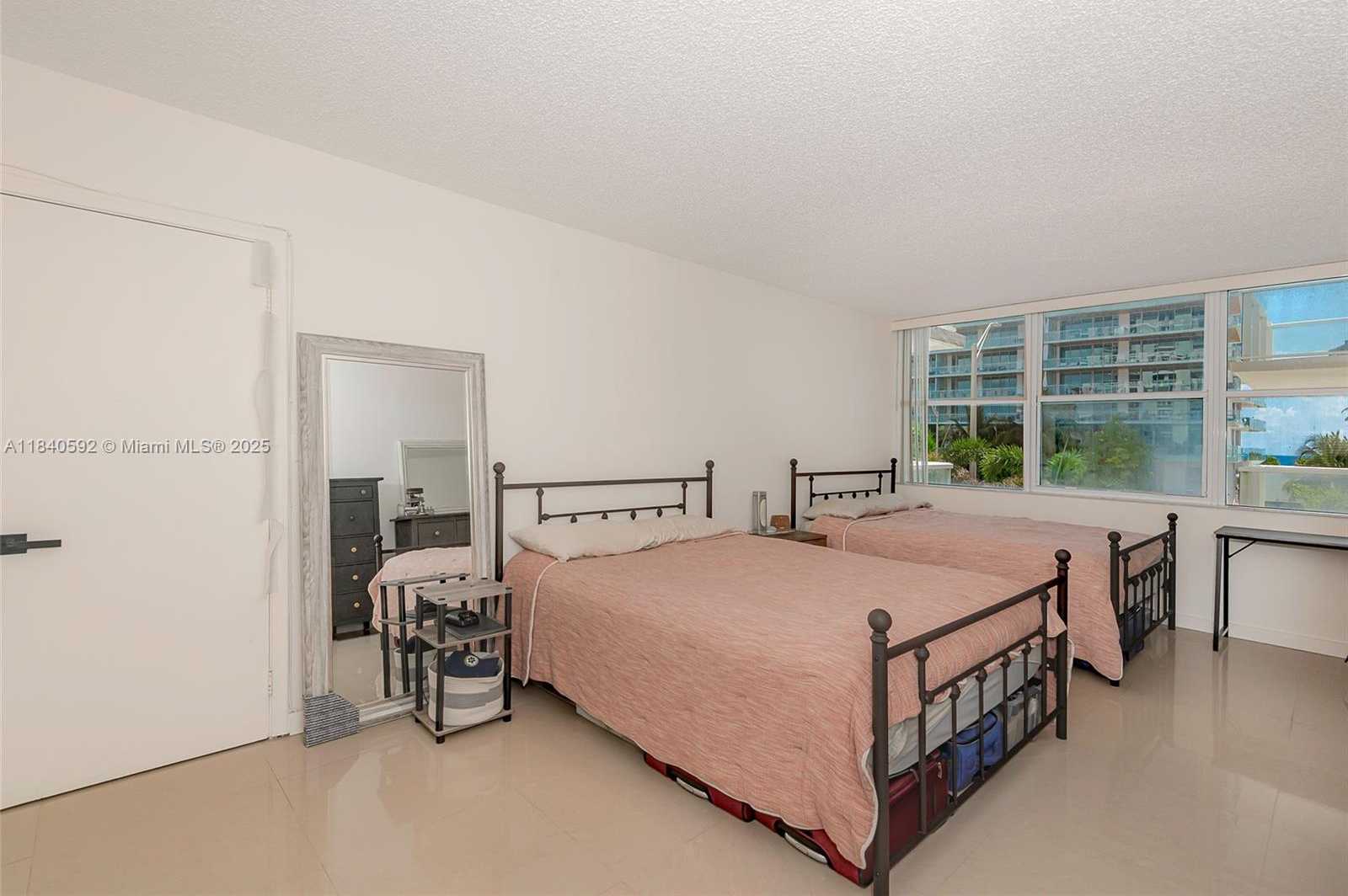 Small Image of 5750 COLLINS AVE #3J, Miami Beach Number 17