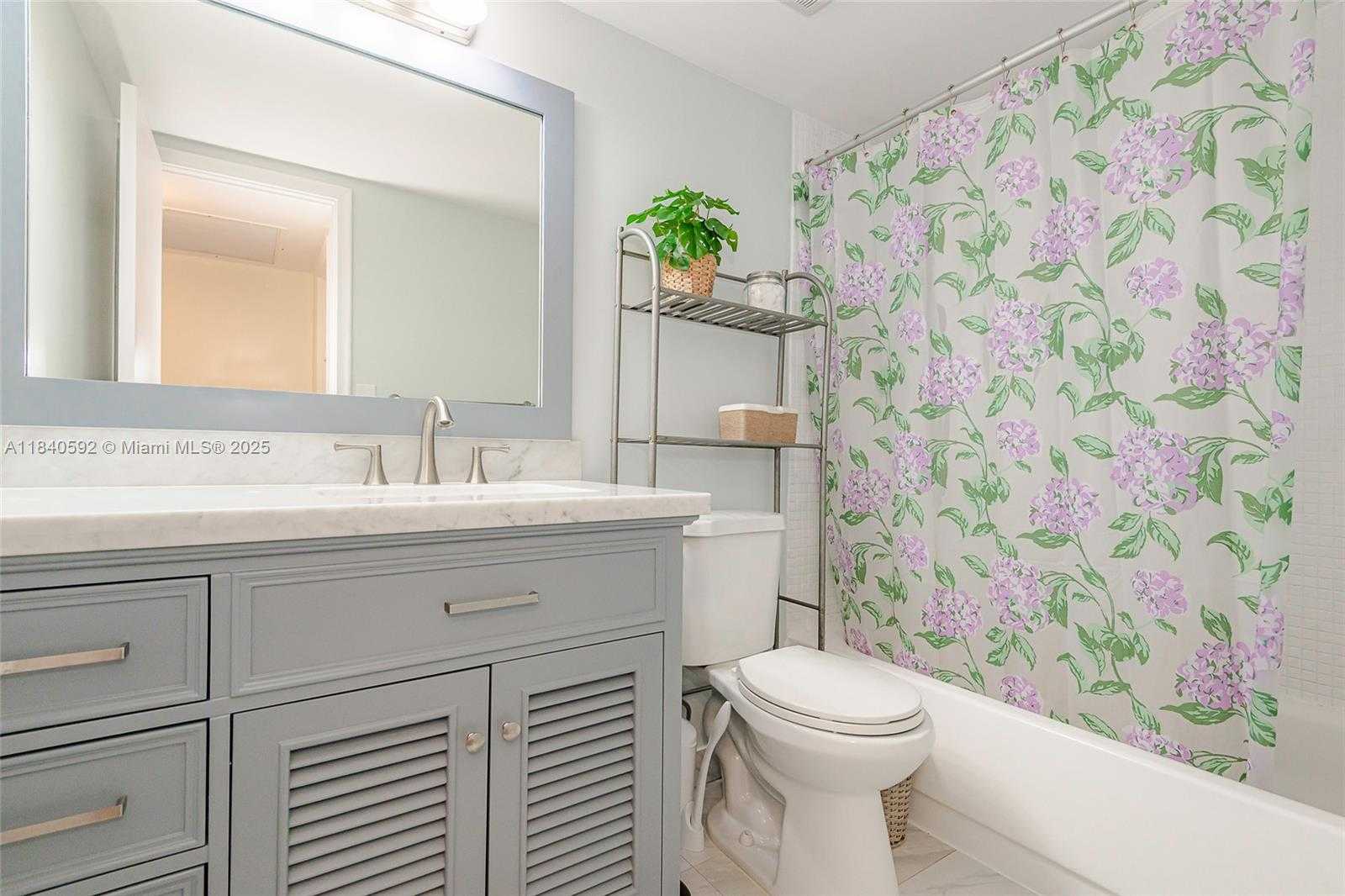 Small Image of 5750 COLLINS AVE #3J, Miami Beach Number 19