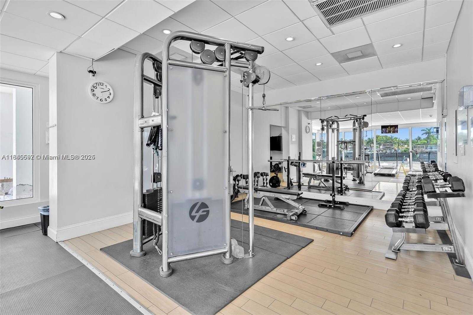 Small Image of 5750 COLLINS AVE #3J, Miami Beach Number 24