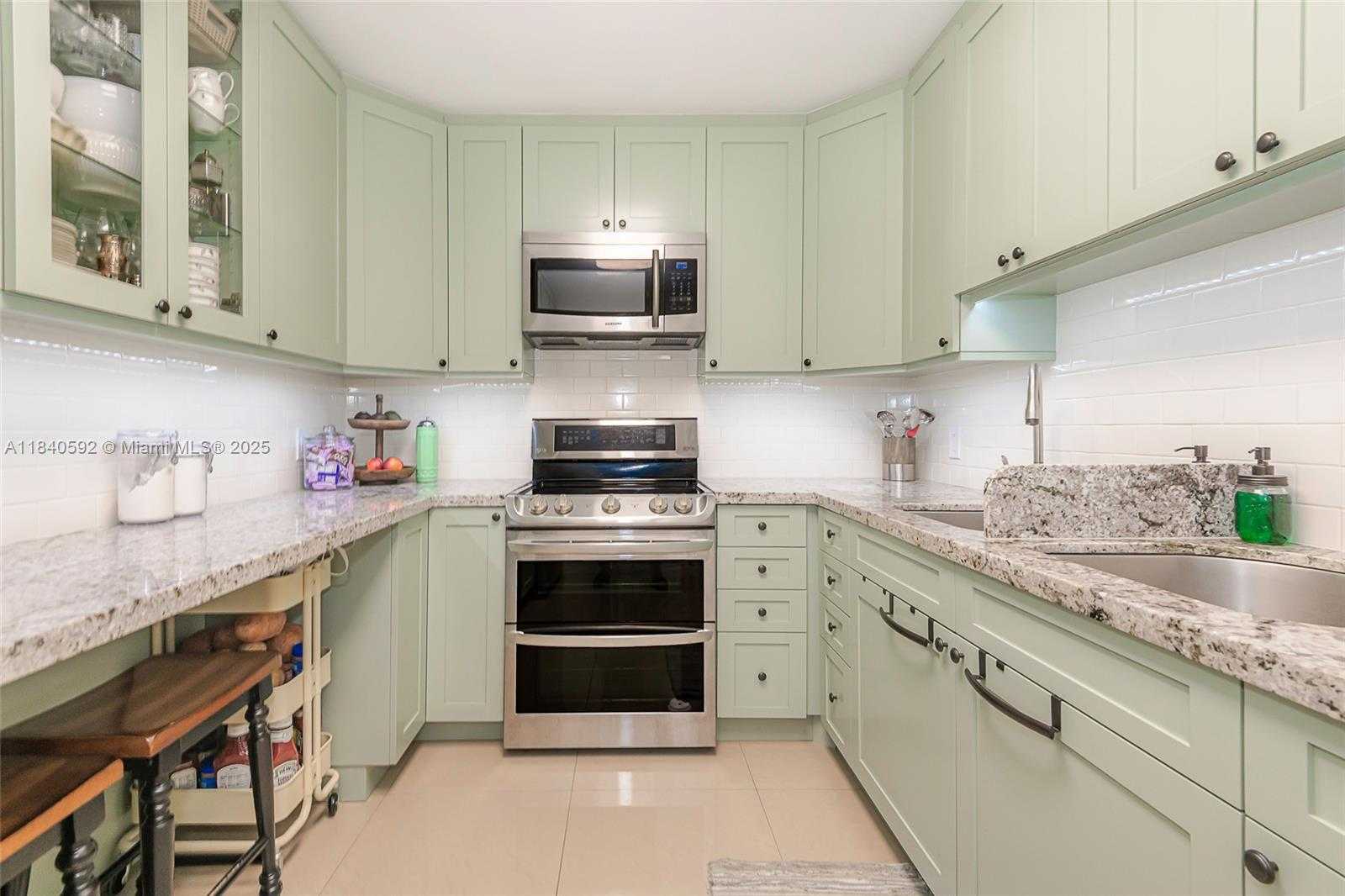 Small Image of 5750 COLLINS AVE #3J, Miami Beach Number 5