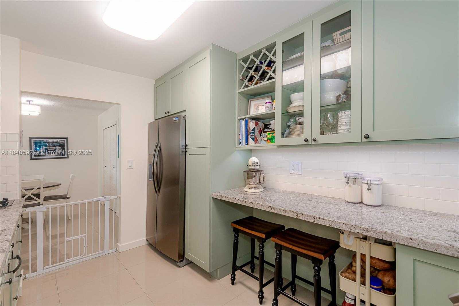Small Image of 5750 COLLINS AVE #3J, Miami Beach Number 7