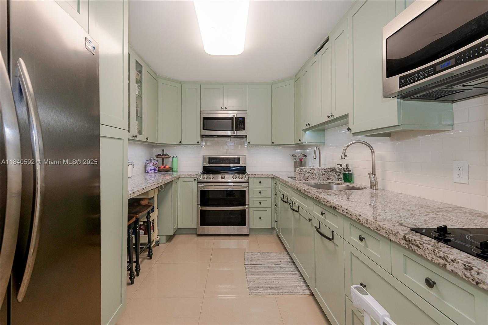 Small Image of 5750 COLLINS AVE #3J, Miami Beach Number 8