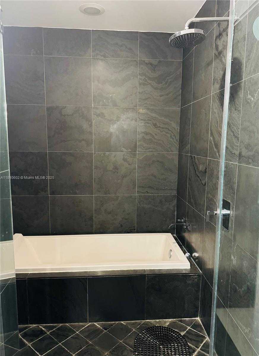 Small Image of 900 BISCAYNE BLVD #4504, Miami Number 19