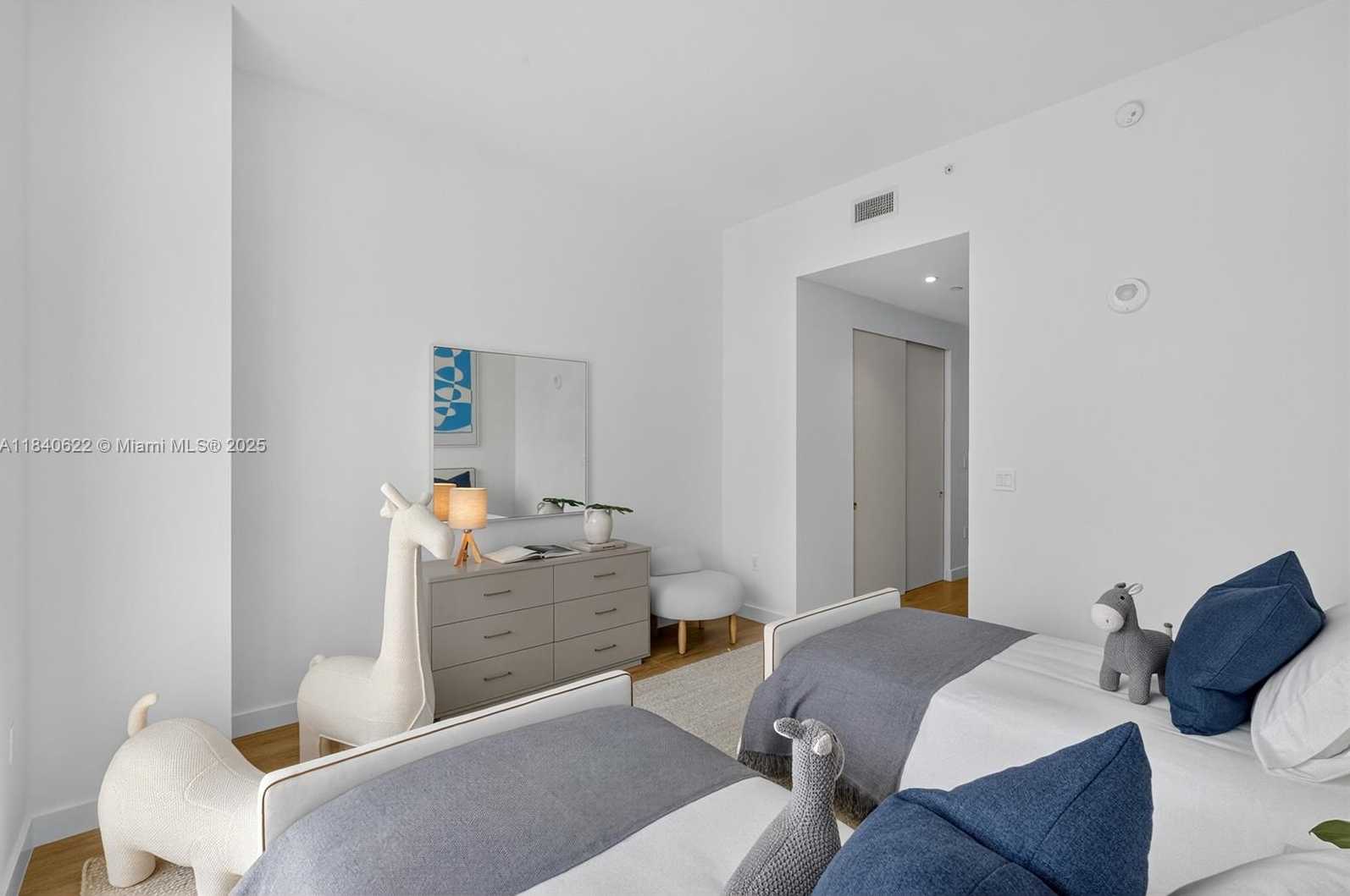 Small Image of 2655 SOUTH BAYSHORE DR #1401, Miami Number 60