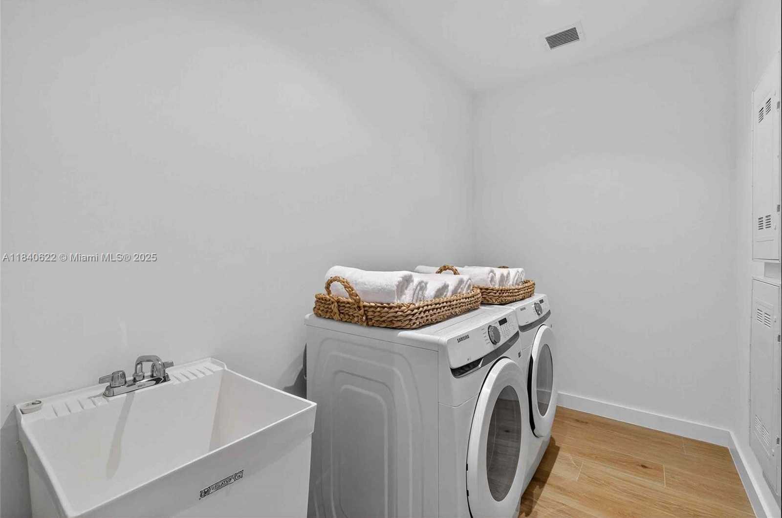 Small Image of 2655 SOUTH BAYSHORE DR #1401, Miami Number 68