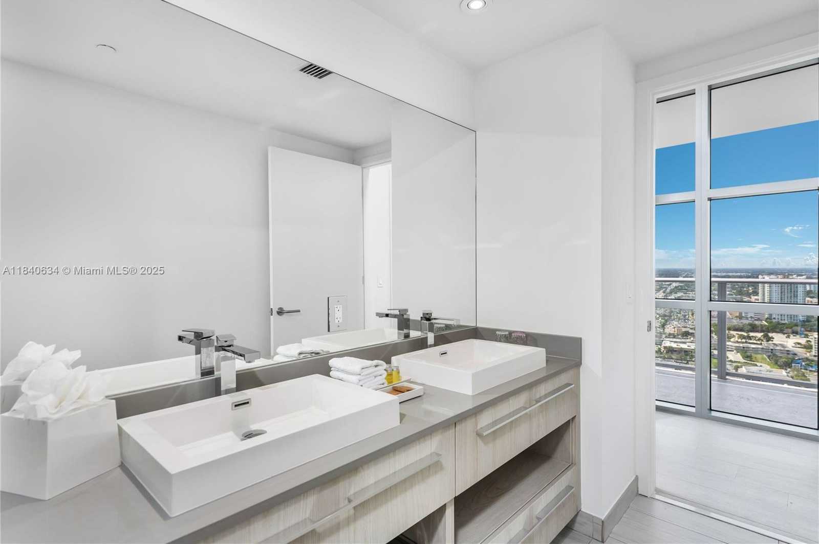 Small Image of 4010 SOUTH OCEAN DR #R2804, Hollywood Number 9