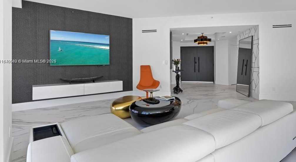 Small Image of 300 SOUTH POINTE DR #2201, Miami Beach Number 12