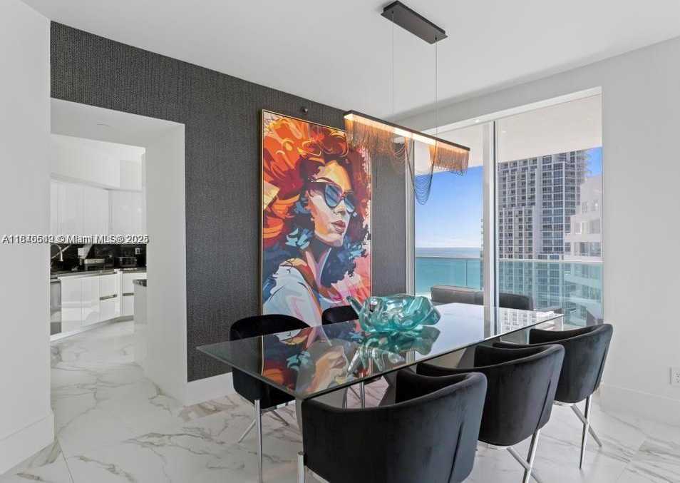 Small Image of 300 SOUTH POINTE DR #2201, Miami Beach Number 14