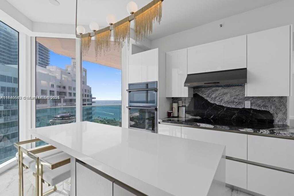 Small Image of 300 SOUTH POINTE DR #2201, Miami Beach Number 16