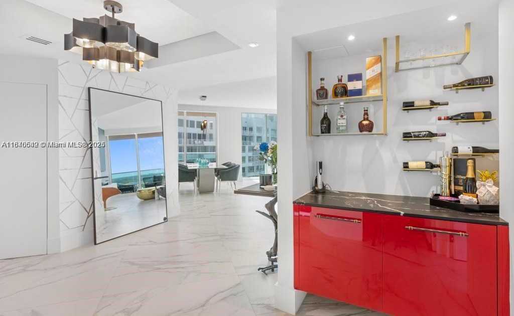 Small Image of 300 SOUTH POINTE DR #2201, Miami Beach Number 18