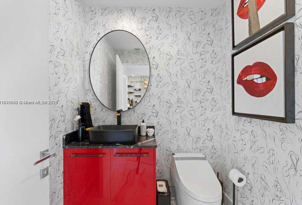 Small Image of 300 SOUTH POINTE DR #2201, Miami Beach Number 19