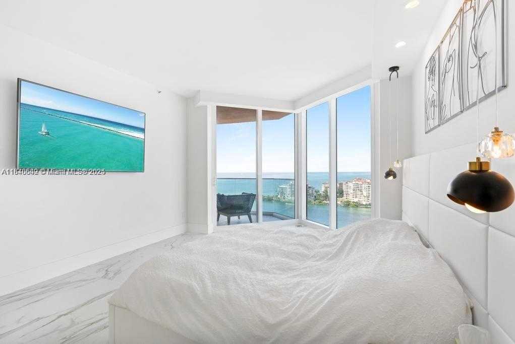 Small Image of 300 SOUTH POINTE DR #2201, Miami Beach Number 21