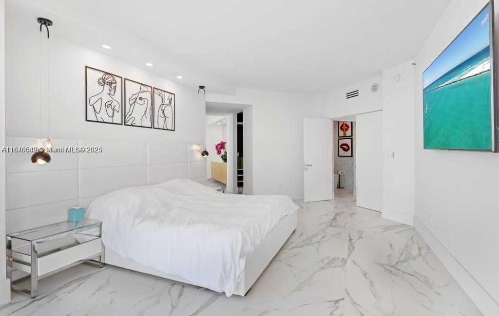 Small Image of 300 SOUTH POINTE DR #2201, Miami Beach Number 22