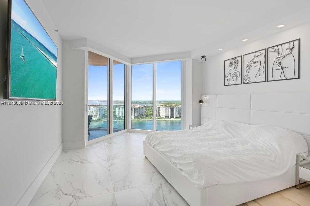 Small Image of 300 SOUTH POINTE DR #2201, Miami Beach Number 23