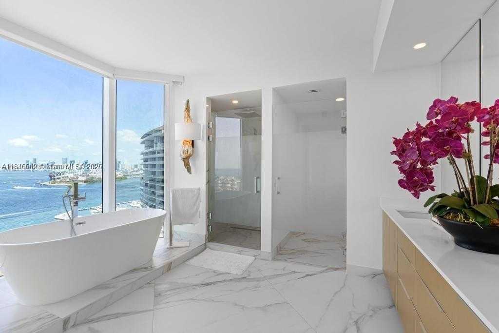 Small Image of 300 SOUTH POINTE DR #2201, Miami Beach Number 24
