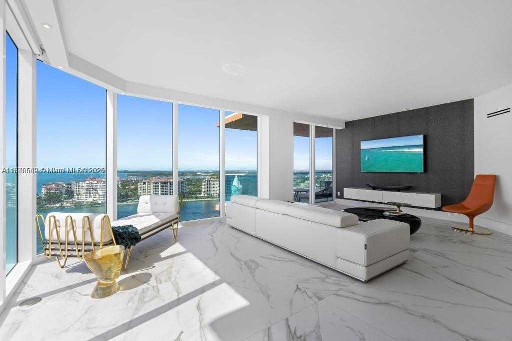 Small Image of 300 SOUTH POINTE DR #2201, Miami Beach Number 3